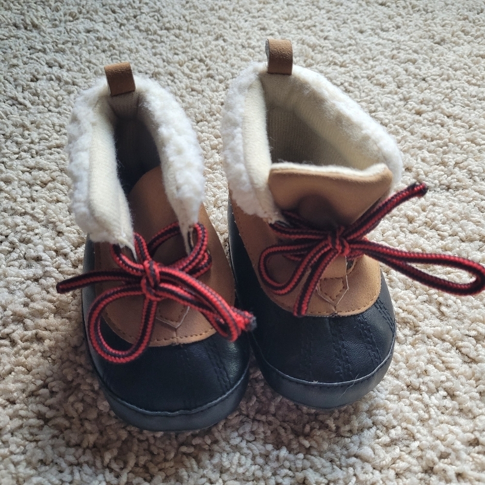 Carter's Childs Soft Sole Fleece Lined Lace Up Boot Shoes Size 6-9 Months
